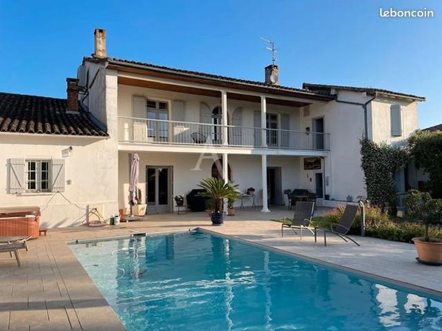Maison 8 pièces 237 m²