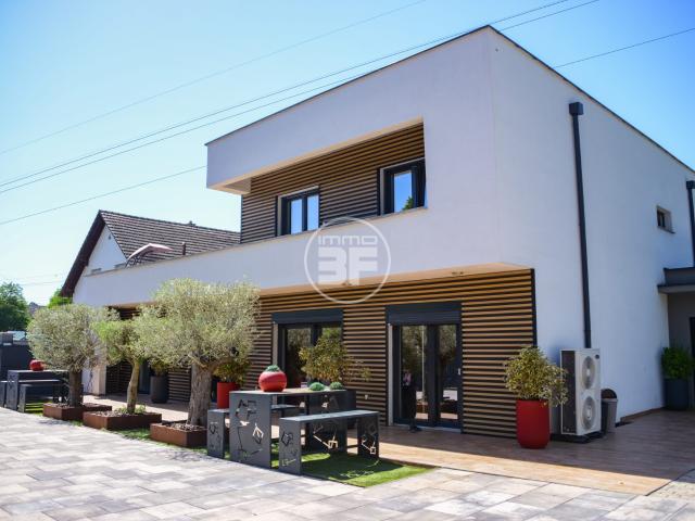 Maison 8 pièces 238 m²