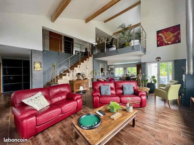 Maison 8 pièces 238 m²