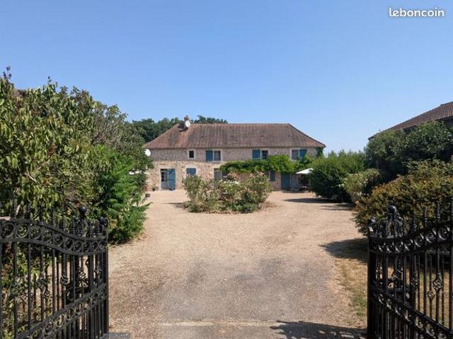 Maison 8 pièces 238 m²