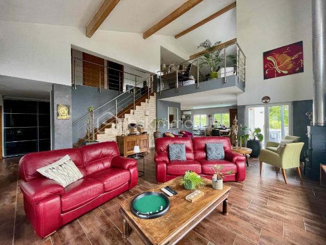 Maison 8 pièces 238 m²