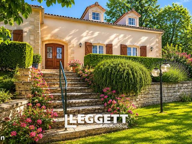 Maison 8 pièces 238 m²