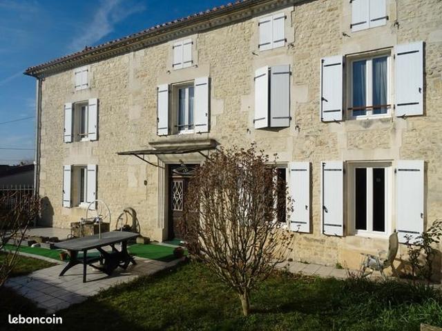 Maison 8 pièces 238 m²
