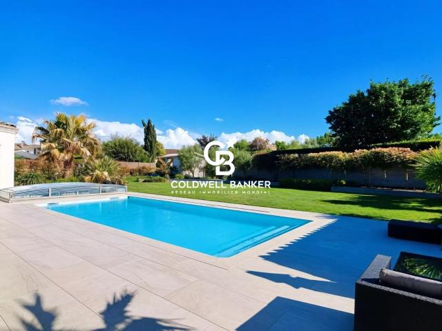 Maison 8 pièces 238 m²