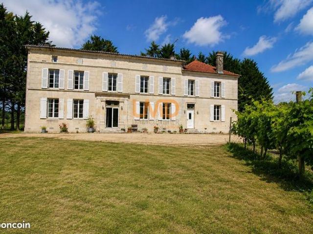 Maison 8 pièces 238 m²