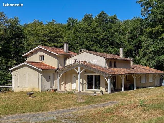 Maison 8 pièces 238 m²