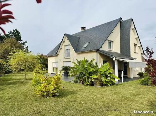 Maison 8 pièces 238 m²