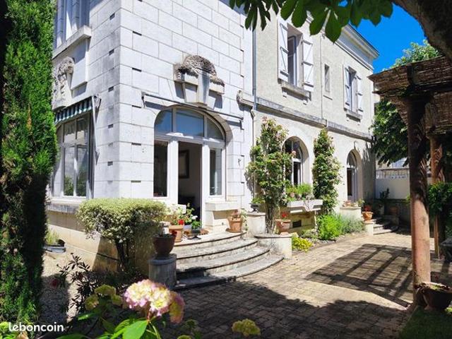Maison 8 pièces 238 m²