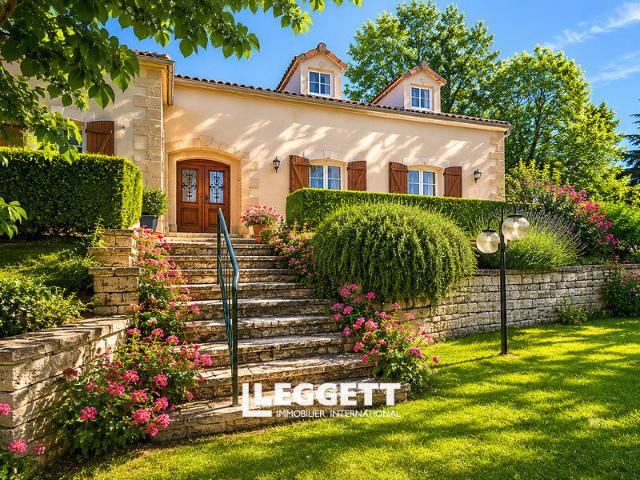Maison 8 pièces 238 m²