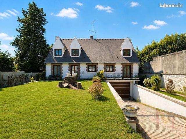 Maison 8 pièces 239 m²