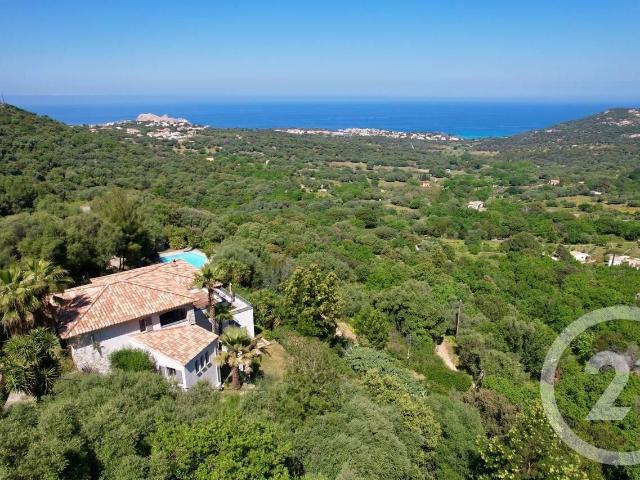Maison 8 pièces 242 m²