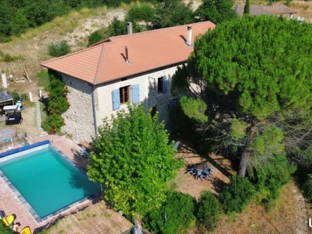 Maison 8 pièces 239 m²