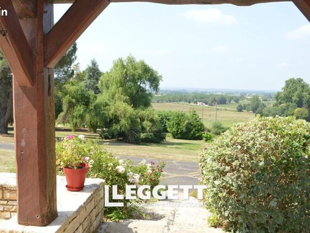 Maison 8 pièces 239 m²