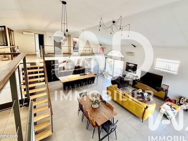 Maison 8 pièces 239 m²