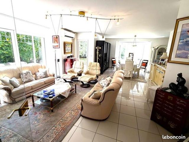 Maison 8 pièces 239 m²