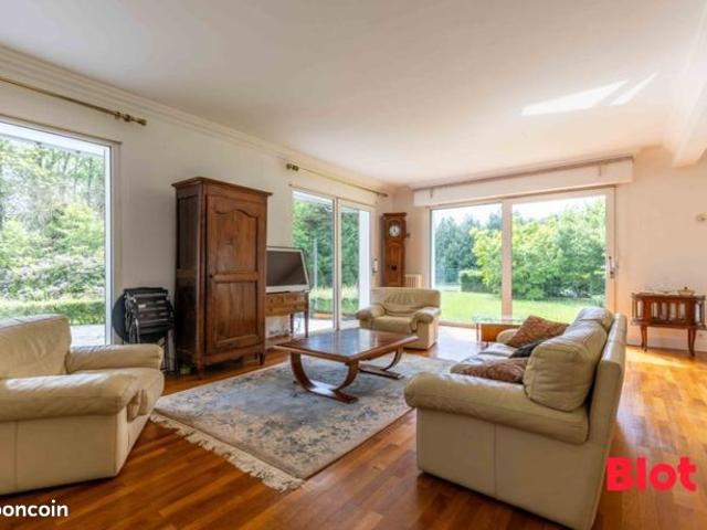 Maison 8 pièces 239 m²