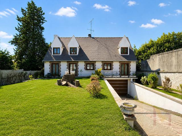 Maison 8 pièces 239 m²