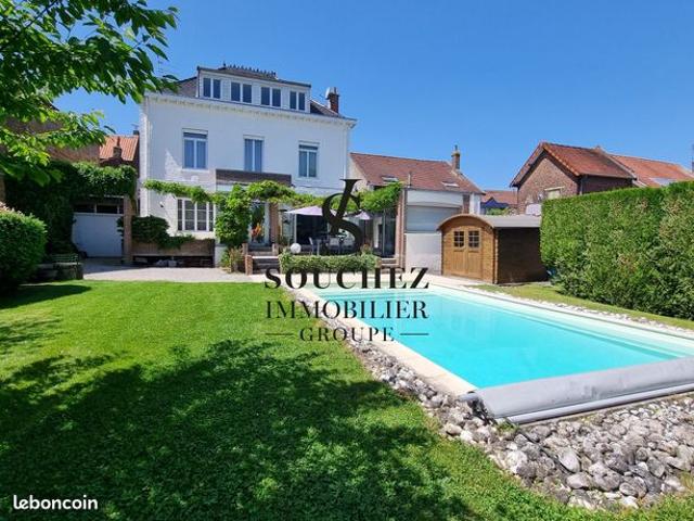 Maison 8 pièces 239 m²