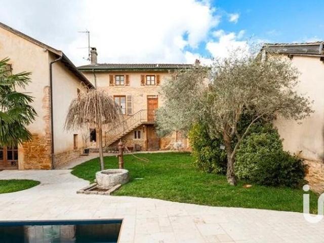 Maison 8 pièces 239 m²