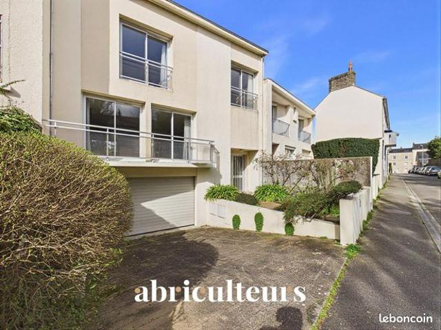 Maison 8 pièces 239 m²