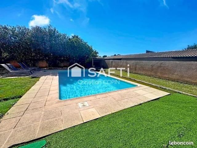 Maison 8 pièces 239 m²
