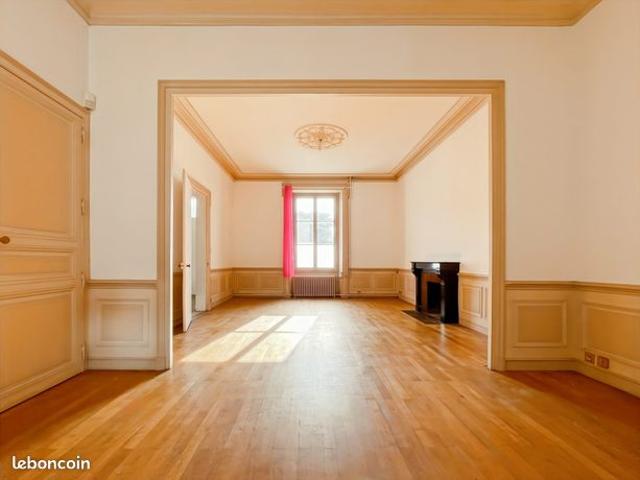 Maison 8 pièces 239 m²