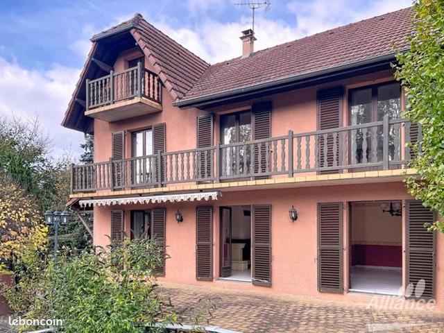 Maison 8 pièces 240 m²