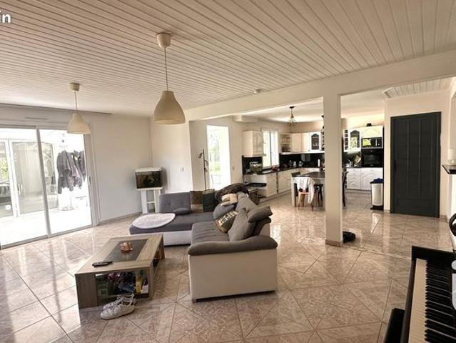Maison 8 pièces 239 m²