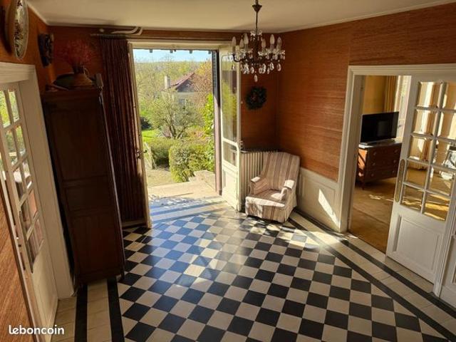Maison 8 pièces 239 m²