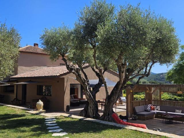 Maison 8 pièces 230 m²
