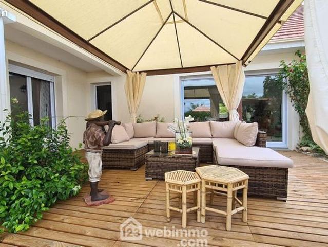 Maison 8 pièces 230 m²