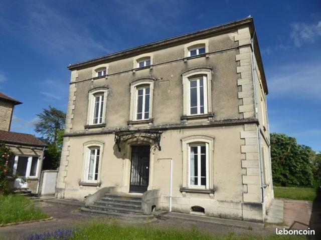 Maison 8 pièces 230 m²