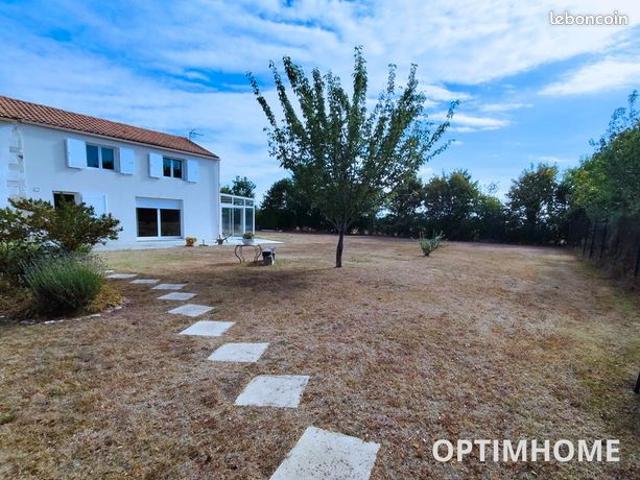 Maison 8 pièces 230 m²