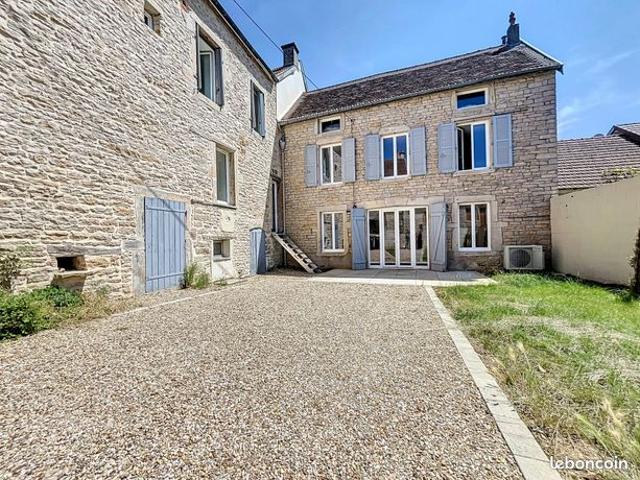 Maison 8 pièces 230 m²