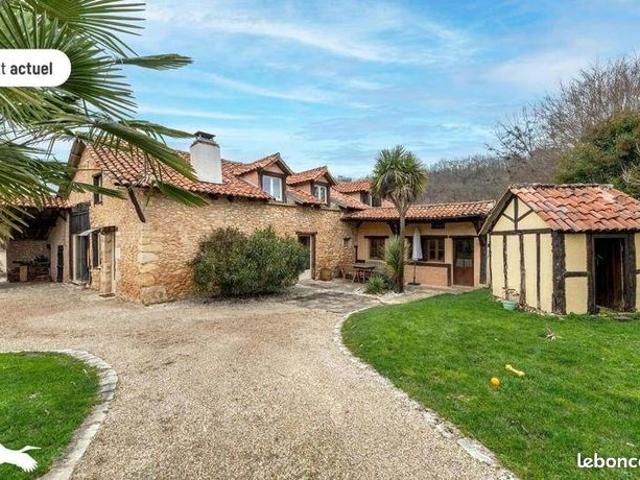 Maison 8 pièces 230 m²