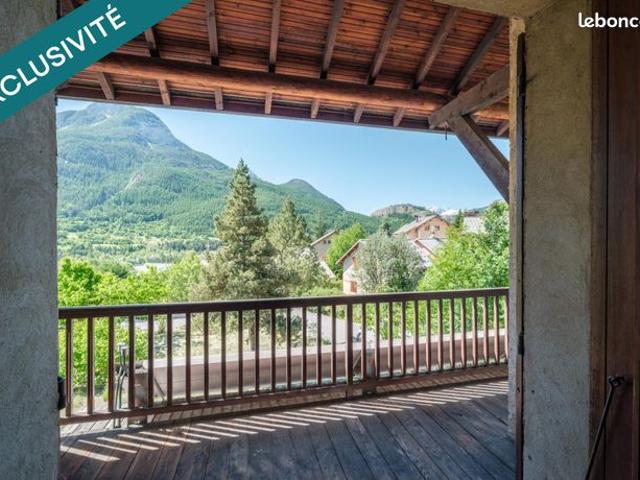 Maison 8 pièces 230 m²
