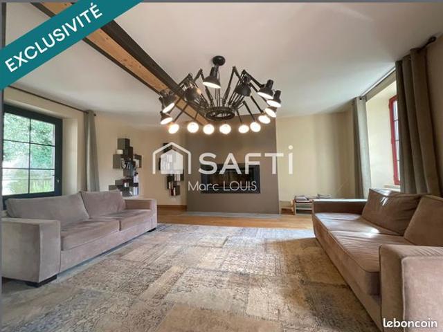 Maison 8 pièces 230 m²