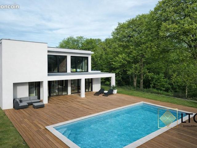 Maison 8 pièces 230 m²