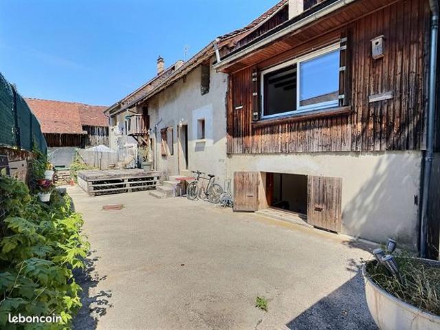Maison 8 pièces 230 m²