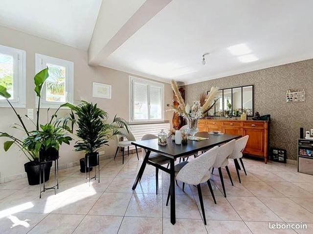 Maison 8 pièces 219 m²