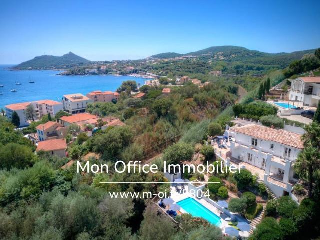 Maison 8 pièces 230 m²