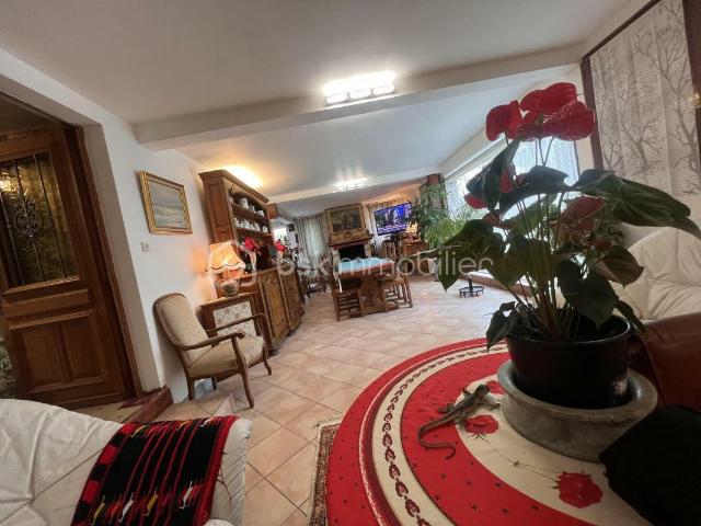Maison 8 pièces 230 m²