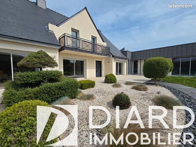 Maison 8 pièces 230 m²