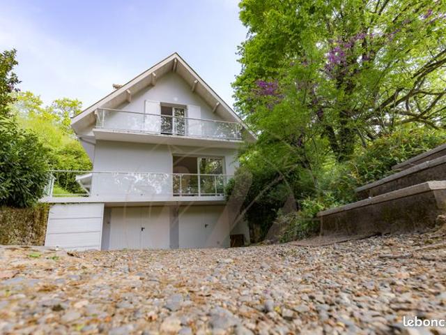 Maison 8 pièces 230 m²