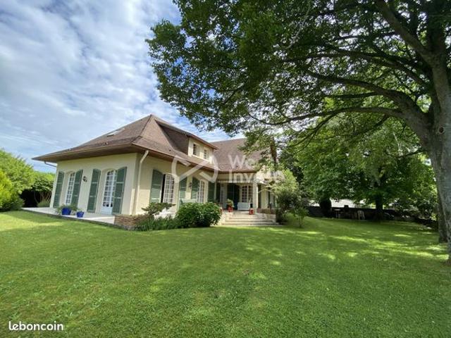 Maison 8 pièces 230 m²