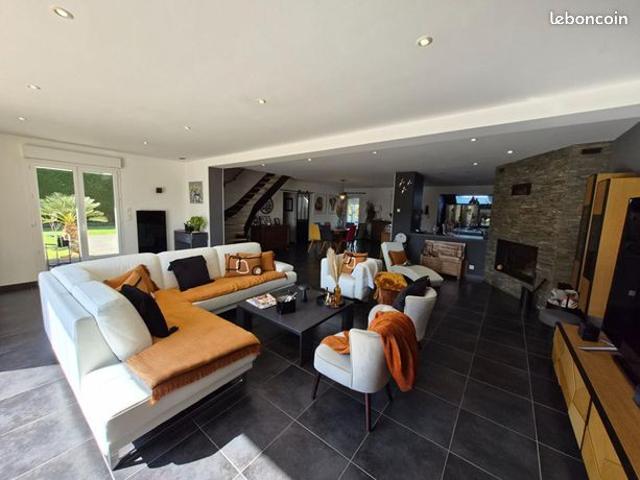 Maison 8 pièces 230 m²