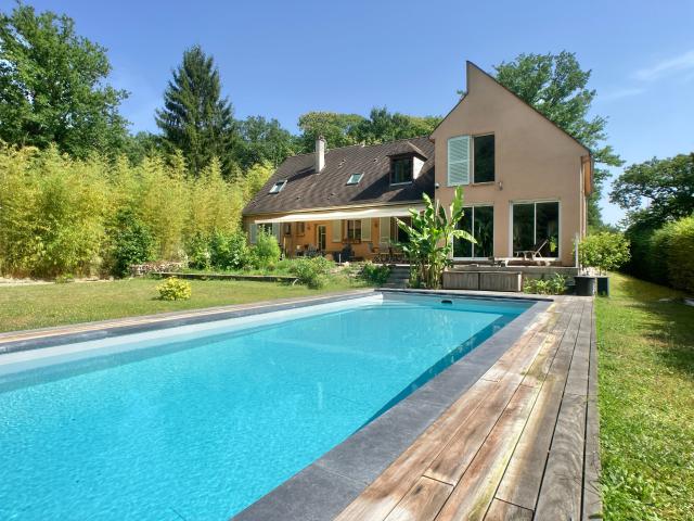 Maison 8 pièces 230 m²