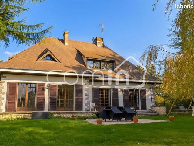 Maison 8 pièces 230 m²