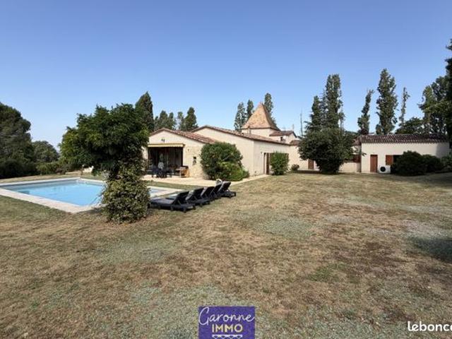 Maison 8 pièces 230 m²
