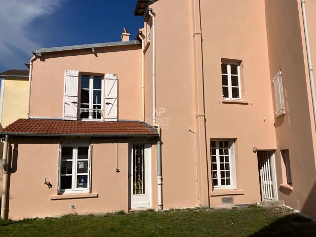 Maison 8 pièces 230 m²